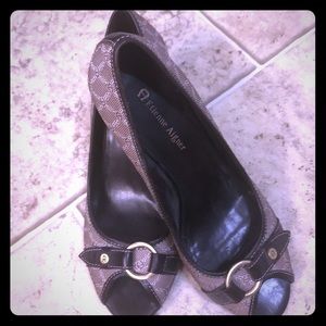 Etienne Aigner heels